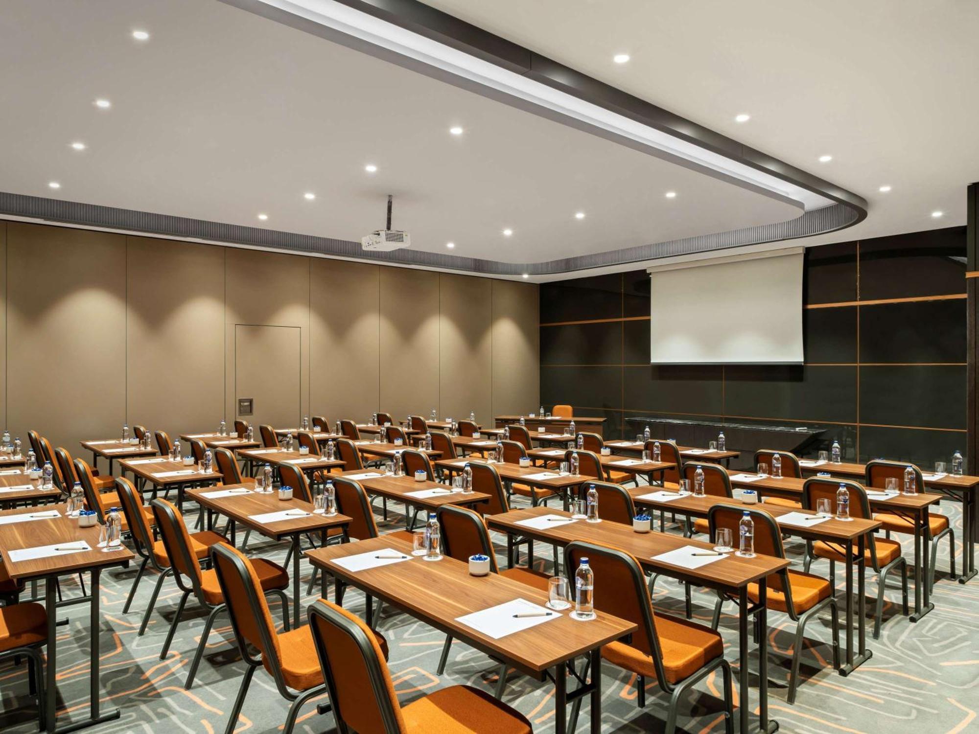 Moevenpick Hotel Istanbul Marmara Sea Exterior photo