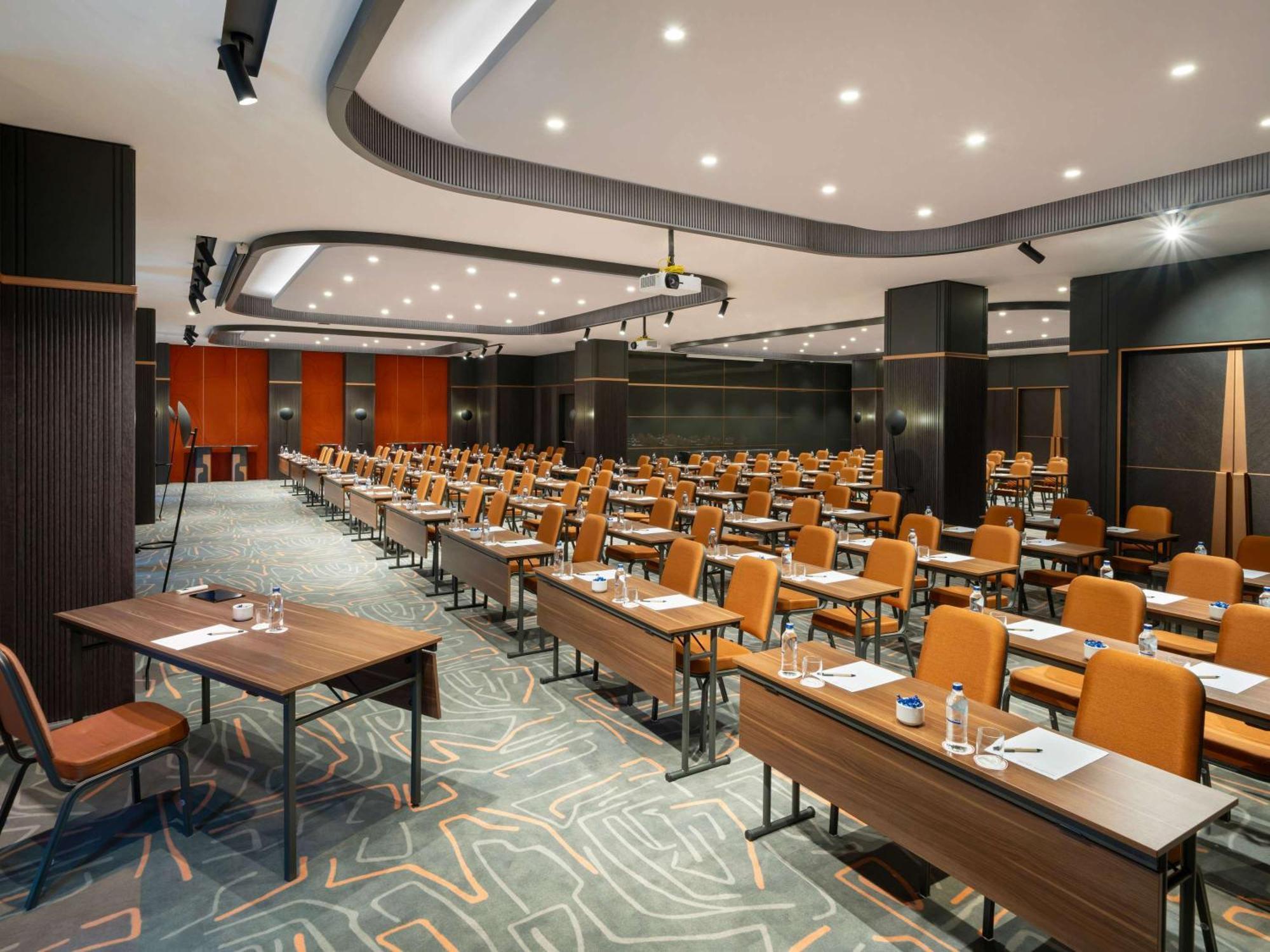 Moevenpick Hotel Istanbul Marmara Sea Exterior photo